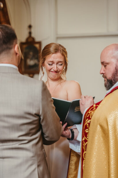 svatebni foceni stodola zeliv kostel 20