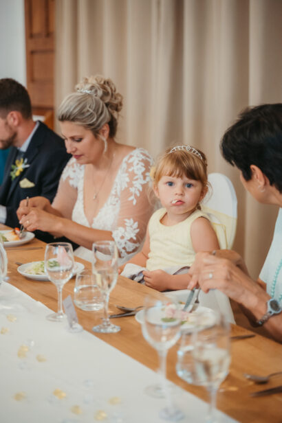 svatba svatebni foceni zamek ctenice petra jiri wedding photo 35